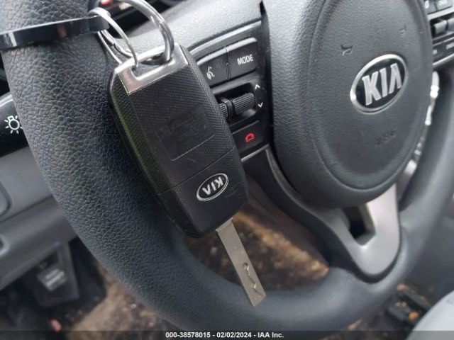 KNDCB3LC0H5043640 KIA NIRO FE