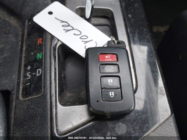 Toyota RAV4 SE 2016 JTMJFREV7GJ082910 Image 11