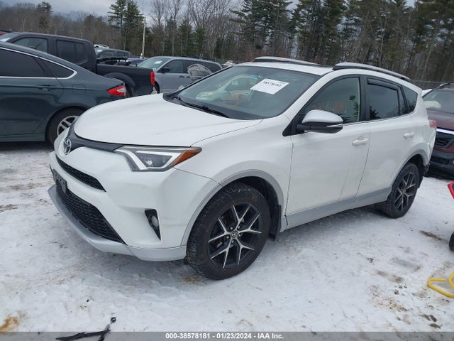 Toyota RAV4 SE 2016 JTMJFREV7GJ082910 Image 2
