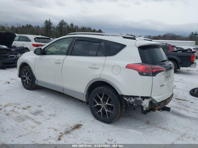 Toyota RAV4 SE 2016 JTMJFREV7GJ082910 Image 3