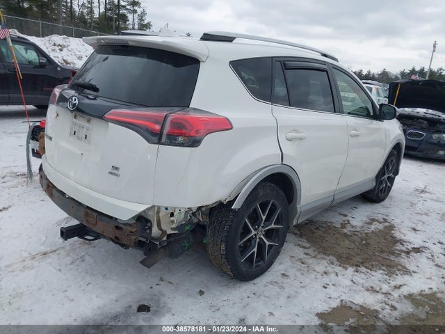 Toyota RAV4 SE 2016 JTMJFREV7GJ082910 Image 4