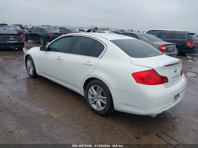 2015 INFINITI Q40 VIN: JN1CV6AP8FM500084