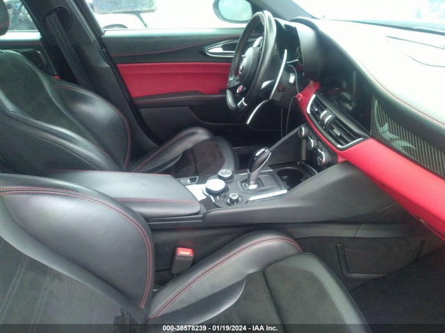 ZARFAEAV1J7595924 Alfa Romeo Giulia Quadrifoglio Rwd