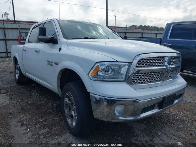 RAM 1500 Laramie  4x4 5'7 Box 2017 1C6RR7NT2HS688809 zdjęcie główne