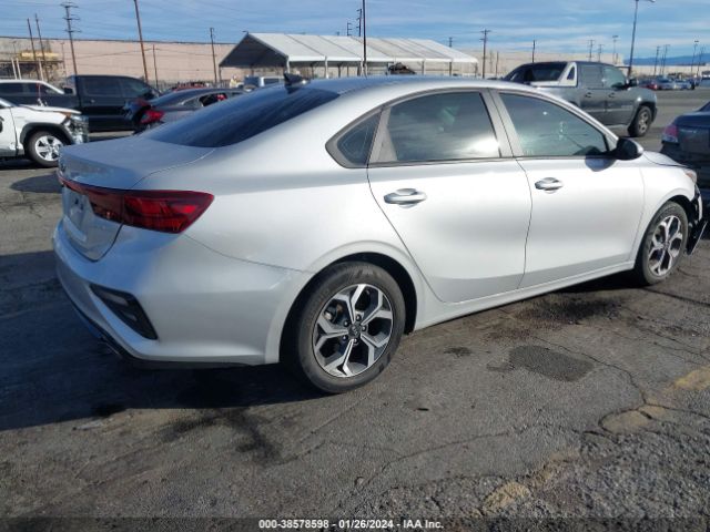 3KPF24AD0ME402756 KIA Forte Lxs