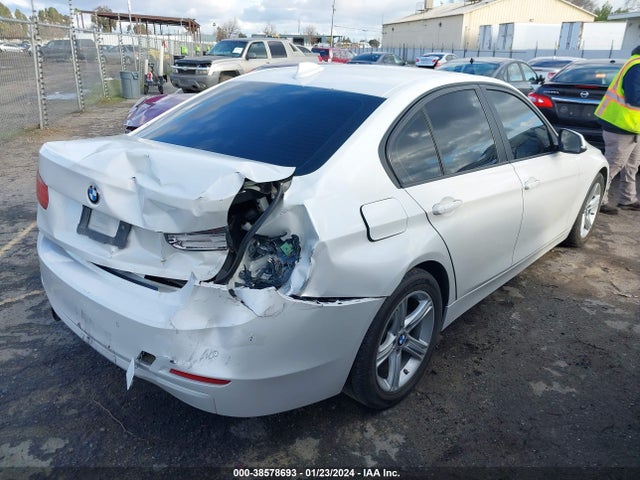 BMW 320i 2015 WBA3B1G53FNT05810 Image 4