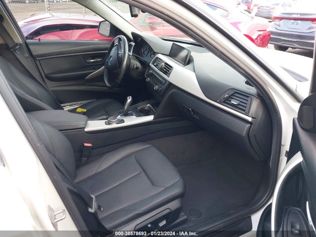 BMW 320i 2015 WBA3B1G53FNT05810 Image 5
