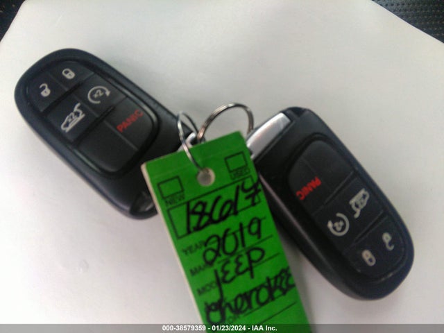 1C4PJMDX7KD322866 Jeep Cherokee Limited 4x4