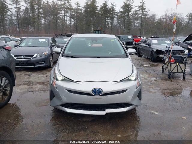 Toyota Prius Two 2018 JTDKBRFU9J3063499 Image 13