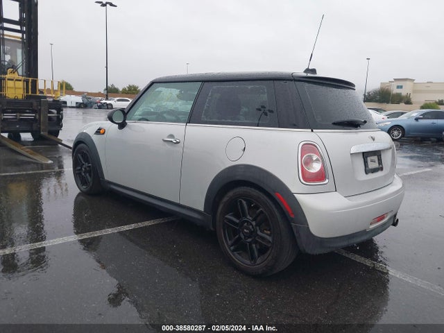 2012 MINI COOPER WMWSU3C57CT264225 Photo 2