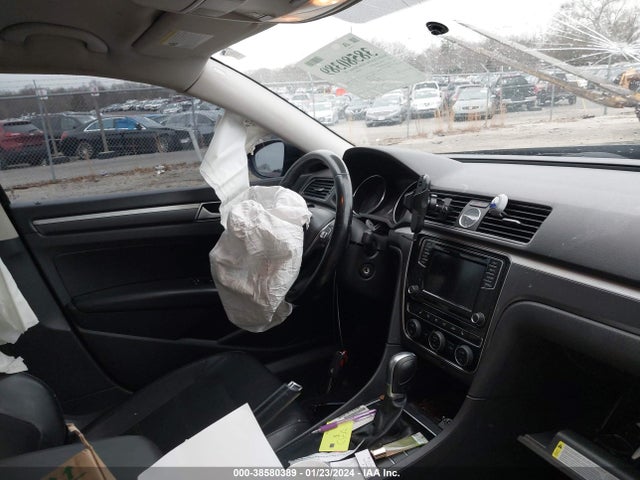 1VWDT7A33HC046830 Volkswagen Passat 1.8t R-line