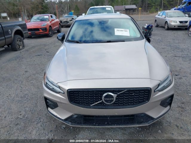7JRL12TL0PG254290 Volvo S60 B5 Plus Dark Theme