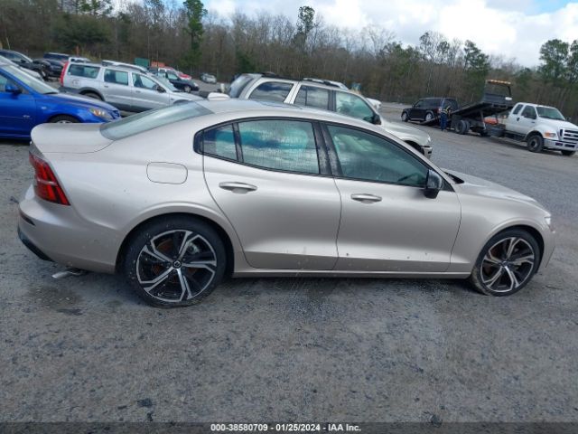 7JRL12TL0PG254290 Volvo S60 B5 Plus Dark Theme