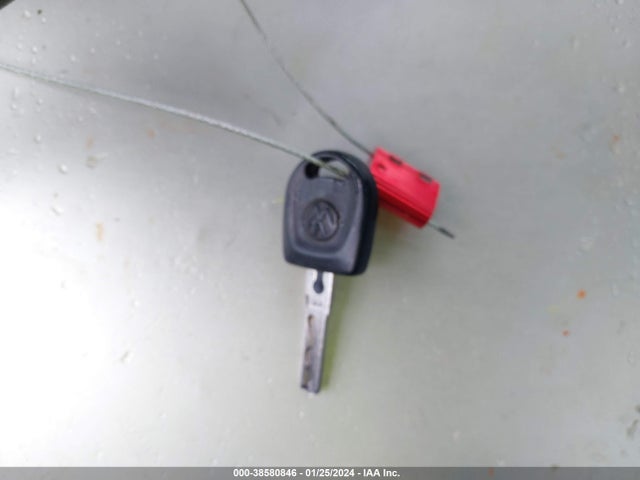 2000 VOLKSWAGEN NEW BEETLE GLS VIN: 3VWCC21C5YM486772