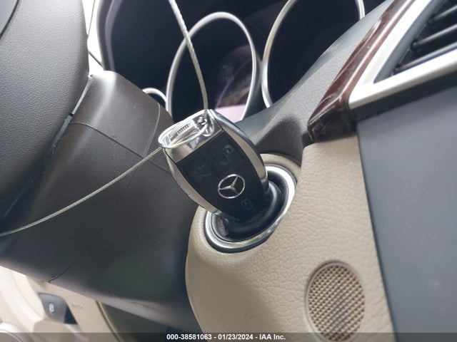 38581063 :رقم المزاد ، WDDGF4HB8DA825512 vin ، 2013 Mercedes-benz C 250 Luxury/sport مزاد بيع