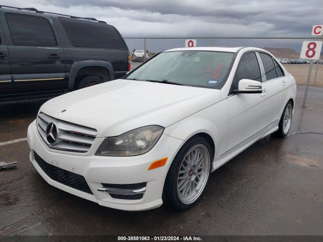 38581063 :رقم المزاد ، WDDGF4HB8DA825512 vin ، 2013 Mercedes-benz C 250 Luxury/sport مزاد بيع