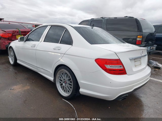 38581063 :رقم المزاد ، WDDGF4HB8DA825512 vin ، 2013 Mercedes-benz C 250 Luxury/sport مزاد بيع