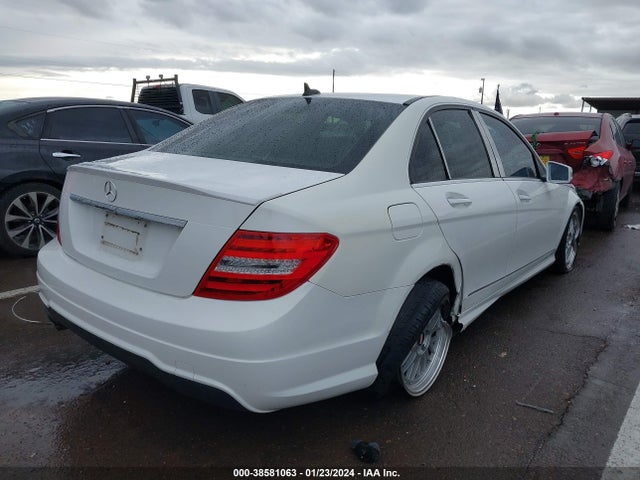 38581063 :رقم المزاد ، WDDGF4HB8DA825512 vin ، 2013 Mercedes-benz C 250 Luxury/sport مزاد بيع