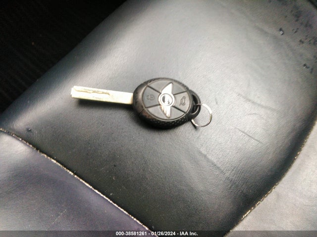 2006 MINI COOPER S WMWRH33506TK58337 Photo 10