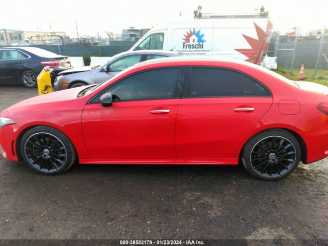 WDD3G4EBXLW040054 Mercedes-Benz A 220