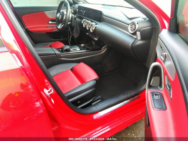 WDD3G4EBXLW040054 Mercedes-Benz A 220
