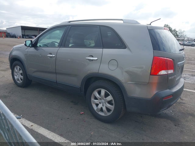 2013 KIA SORENTO LX V6 VIN: 5XYKT4A29DG314527