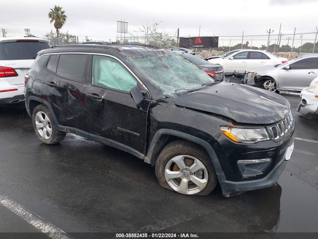 2018 3C4NJCBB7JT441048 main image