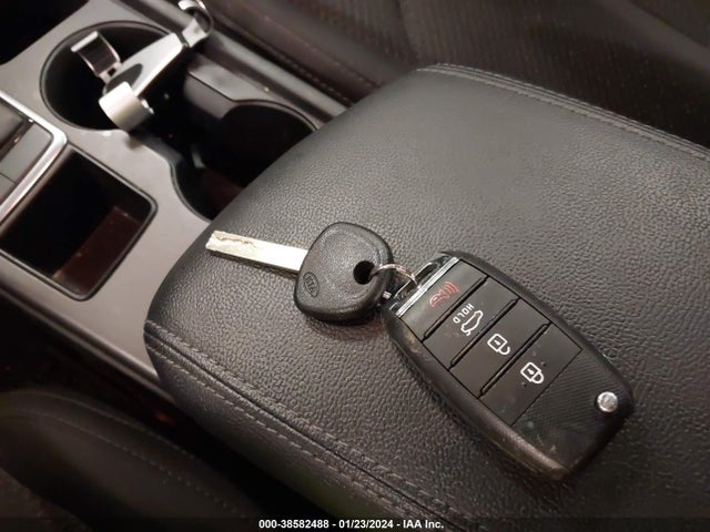KIA Optima Lx 2018 5XXGT4L3XJG192207 Image 11