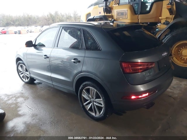 WA1BCCFS8HR013428 Audi Q3 2.0t Premium