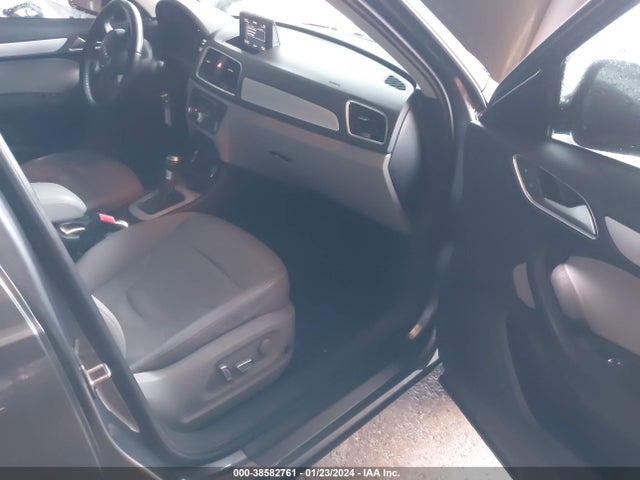 WA1BCCFS8HR013428 Audi Q3 2.0t Premium