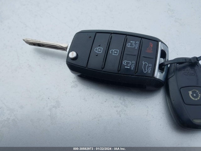 KIA SEDONA LX 2017 KNDMB5C16H6242006 Image 11