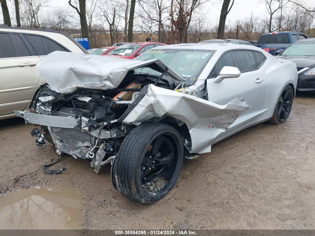 Chevrolet Camaro 2lt 2018 1G1FD1RS7J0119585 Image 2