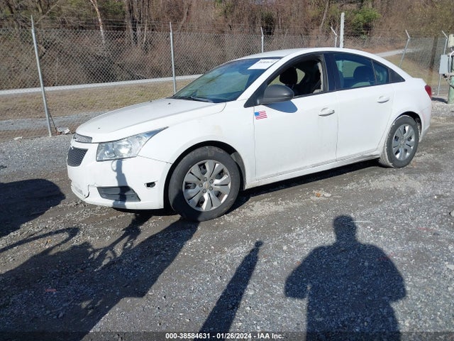 Chevrolet Cruze Ls Auto 2014 1G1PA5SH3E7381166 Image 2