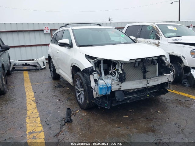 Toyota Highlander Xle 2018 5TDJZRFH9JS828669 Image 1