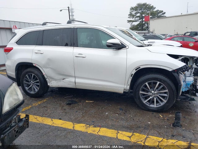 Toyota Highlander Xle 2018 5TDJZRFH9JS828669 Image 13