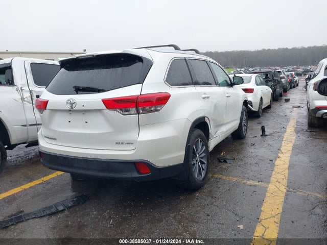 Toyota Highlander Xle 2018 5TDJZRFH9JS828669 Image 4