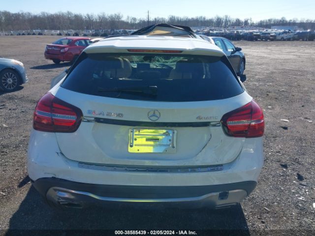 WDCTG4GB0KU008421 Mercedes-Benz Gla 250 4matic