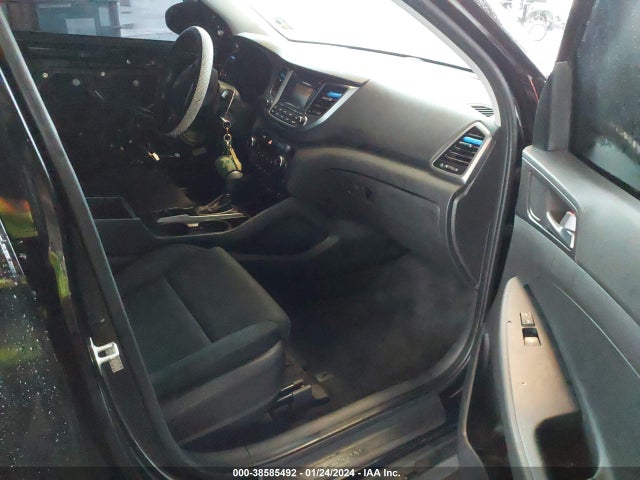 2016 HYUNDAI TUCSON SE VIN: KM8J33A45GU189516