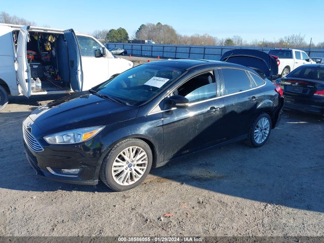 Ford Focus Titanium 2018 1FADP3J2XJL314212 Image 2