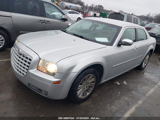 2010 CHRYSLER 300 TOURING/SIGNATURE SERIES/EXECUTIVE SERIES VIN: 2C3CA5CV2AH225584