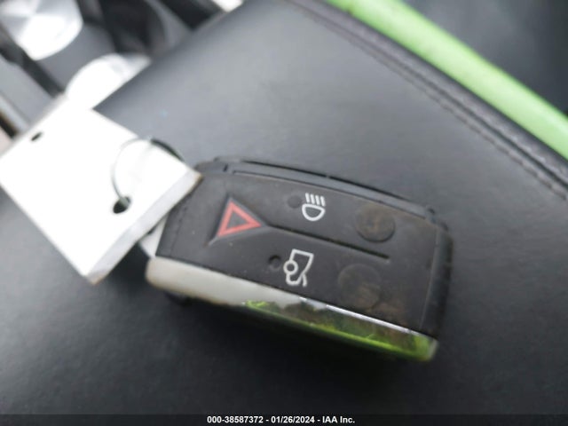 2010 JAGUAR XF SAJWA0HE5AMR70297 Photo 10