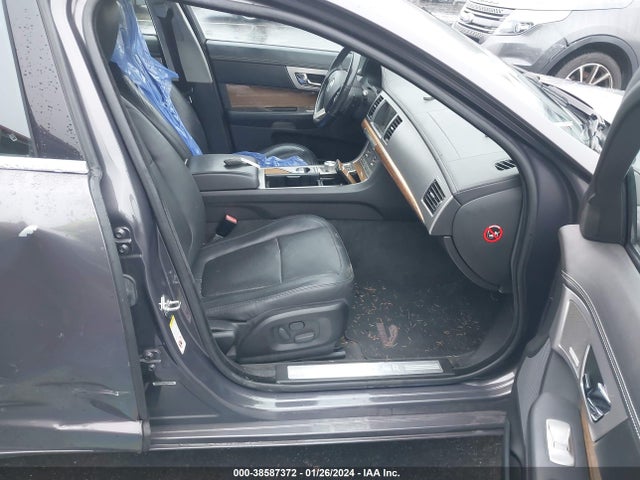 2010 JAGUAR XF SAJWA0HE5AMR70297 Photo 4