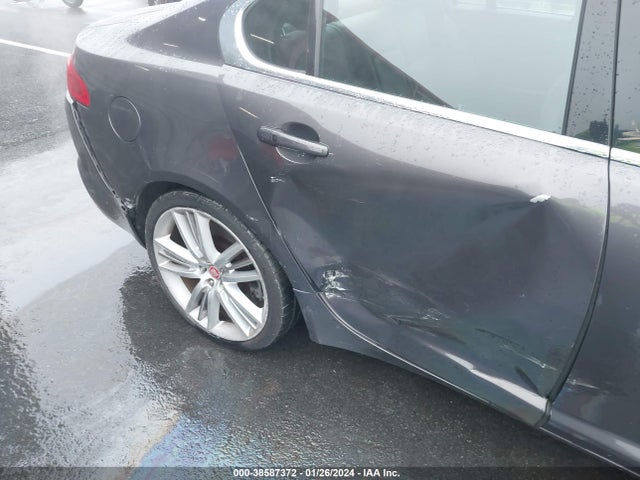 2010 JAGUAR XF SAJWA0HE5AMR70297 Photo 5