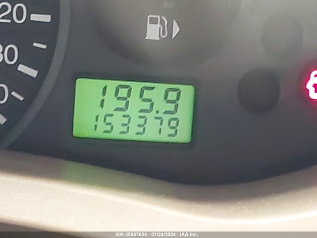 2005 FORD FOCUS ZX4 VIN: 1FAFP34N85W262128