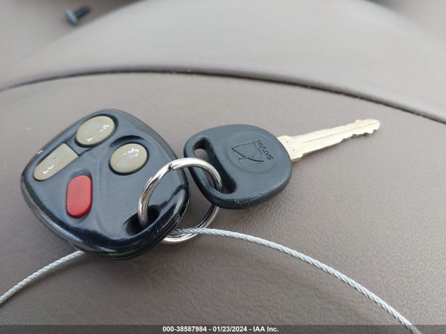 38587984 :رقم المزاد ، 1G8ZK5277XZ135985 vin ، 1999 Saturn Sl2 مزاد بيع