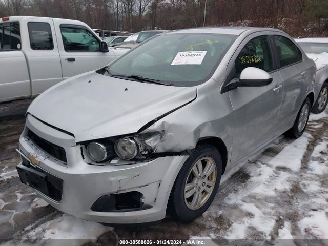 Chevrolet SONIC LT 2015 1G1JC5SH8F4219407 Image 2