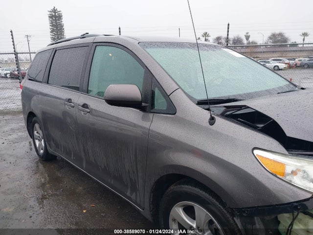 2014 TOYOTA SIENNA LE V6 8 PASSENGER VIN: 5TDKK3DC3ES463800