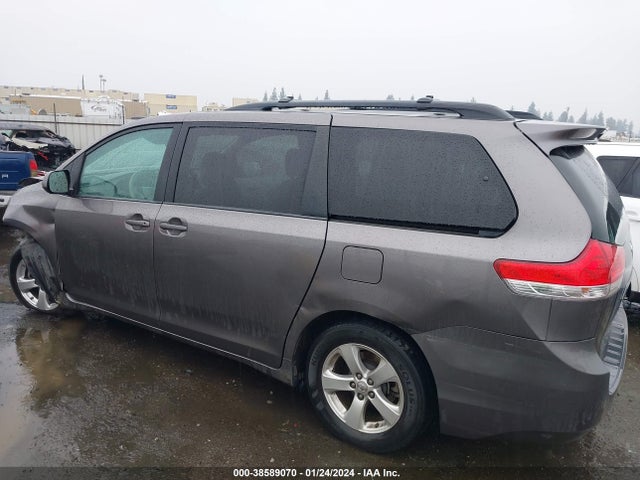 2014 TOYOTA SIENNA LE V6 8 PASSENGER VIN: 5TDKK3DC3ES463800