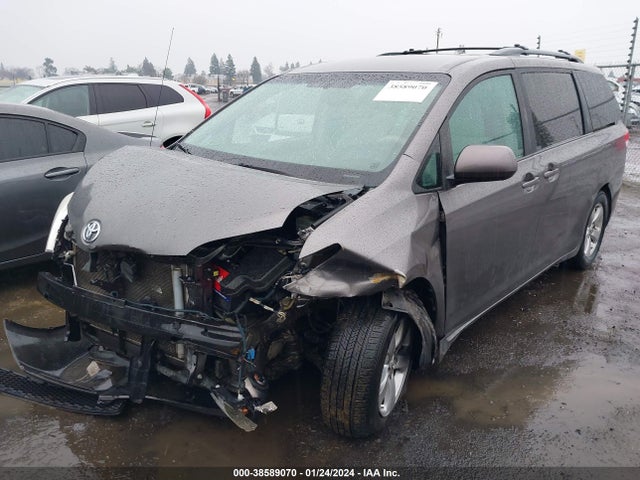 2014 TOYOTA SIENNA LE V6 8 PASSENGER VIN: 5TDKK3DC3ES463800
