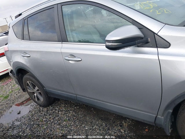 2017 TOYOTA RAV4 XLE VIN: 2T3WFREV2HW389121